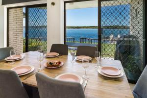 River Front Escape, Short Walk to Ocean Street