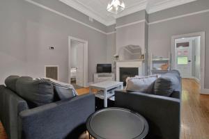 Rose Cottage - Stroll to CBD, Leafy Setting