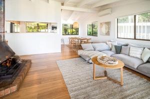 Montville Retreat With Hinterland & Coastal Views