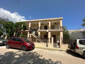 Γκαρσονιέρα δίπλα στη θάλασσα.