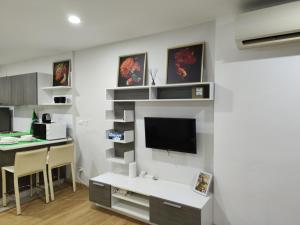 7 Floor - Mountain view Studio room at OZC near Kata beach