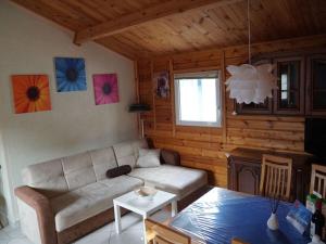 Maisons de vacances Chalet Bleu Comfortable holiday residence : Maison de Vacances 2 Chambres