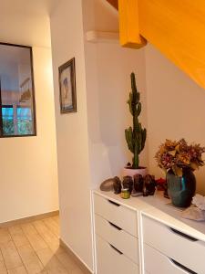 Sejours chez l'habitant Appart Lumineux avec Jardin et Jacuzzi - Chambre Parentale - Full AC - Proche - CDG - Stade de France - Parc des Expositions : photos des chambres