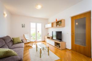 Apartment Mia - Spacious apartment on 85 m2 with beautiful sea view