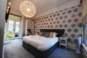 Courtyard Mews - 2 large en suite bedrooms, Garden - Harrogate Holiday Apartments