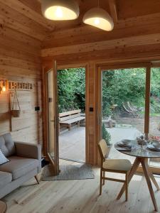 Chalets Petit chalet neuf independant 2 pers La cabane de Jean  : photos des chambres