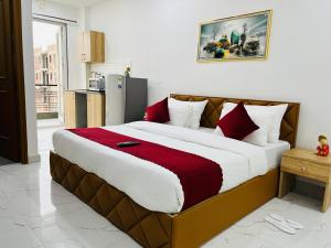 The Lodgers Studio Apartment Infront of Artemis Hospital Gurugram