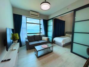 Oceanview Oasis Suite Jesselton Quay 海景优雅豪华公寓