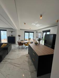 Penthouse Apartment mit Meerblick in der Bucht von Kotor - 400m bis zum Strand