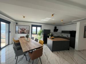 Penthouse Apartment mit Meerblick in der Bucht von Kotor - 400m bis zum Strand