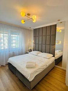 3 Bedrooms Premium Bella White for 8 Guests with AC and Underground Parking