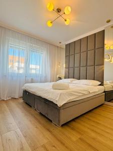 3 Bedrooms Premium Bella White for 8 Guests with AC and Underground Parking