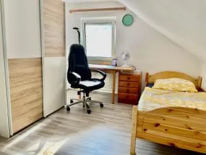 1 WG Zimmer (Apartment) im Dachgeschoss in 70839 Gerlingen - Stuttgart-Weilimdorf