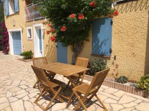 Appartements Studio independant de 32 m² dans les oliviers : photos des chambres