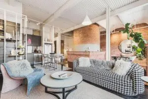 Cocoa Loft - A Designer Conversion off Chapel St - Prahran