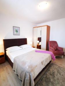 Apartments and rooms with parking space Makarska - 6767