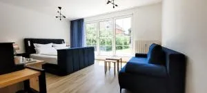 Terrasse - Parkplatz - TV im Boxspringbett - Küche - Vollradisroda