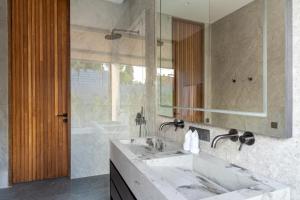 Trident-3 Villa in Batu Bolong