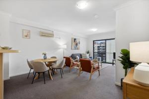 Cozy City Apartment with Stunning Views and Ameni