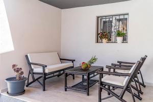 Holiday Home Luce with Pool - Happy Rentals