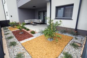 New luxury air-conditioned apartment, with jacuzzi, free parking and gardens