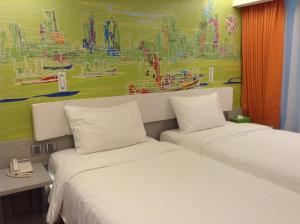 FX Hotel Kaohsiung Zhonghua Road Branch