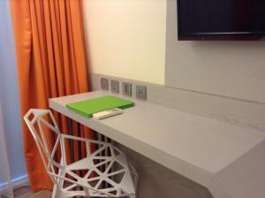 FX Hotel Kaohsiung Zhonghua Road Branch