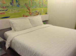 FX Hotel Kaohsiung Zhonghua Road Branch