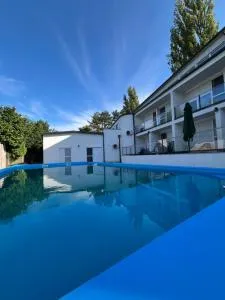 Sunday Rose Houses 2 - Tóközpuszta