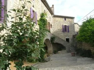 Domaine de Peyre Brune - Gîte de charme en Ardèche du sud - Berrias Et Casteljau