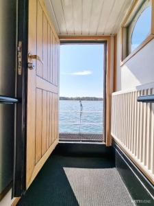 Spacious Dutch Houseboat