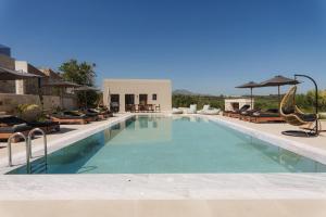 Viràn Villa, Serene Escape with Eco Pool & Spa Whirlpool, By ThinkVilla