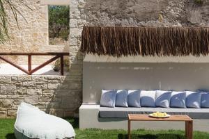 Viràn Villa, Serene Escape with Eco Pool & Spa Whirlpool, By ThinkVilla