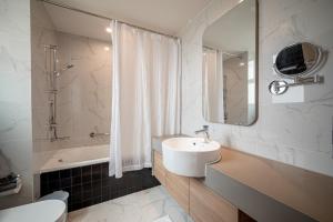 Căn hộ 3 phòng ngủ (Three-Bedroom Apartment)