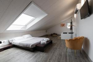 Suite with Hot Tub room in Villa Liliana