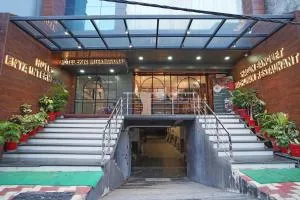 Hotel Ekta International !! 300 Mts From BABA BAIDYANATH DHAM TEMPLE !! - Jhā Jhā