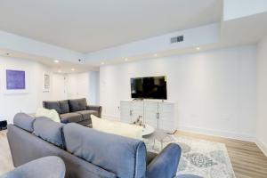 Elegant 2BR Apartment Minutes From DC