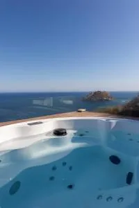 DELFIN Luxury Villa Water Front Jacuzzi - Calabardina
