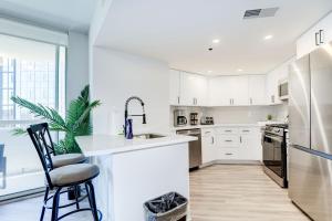 2BR Urban Oasis DC Access with Lux Comforts