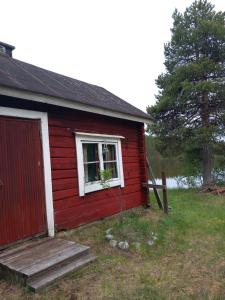 Rustic Old Lakeside Cottage at Sevettijärvi