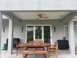 New!!!! St Silas 3-Bdrm, 3 and a half bath Villa approx 8 minutes from pristine beaches and shopping area