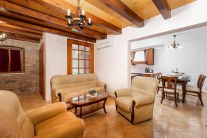 Villa Stauri by Briskva