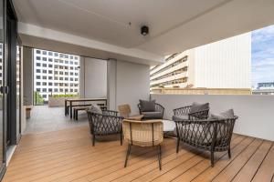 Modern 2BR Apartment in the Heart of the City - Hosted by Canstay
