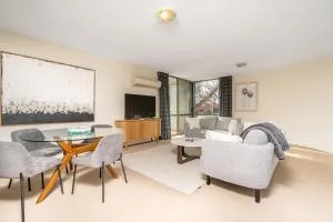 Howitt Place Apt minutes to Parliamentary Triangle - Kingston 