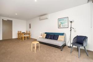 Kingston Foreshore Flat with Garden View - Hosted by Canstay
