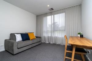 Contemporary Tri-Level APT in a Prime Central Spot - Hosted by Canstay