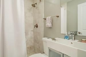 Central DC Flat Sleeps 3 Convention Center