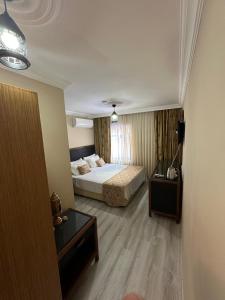 Loost Town Inn Hotel