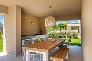 Beautiful Villa Vegt with pool in Labinci 