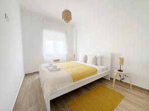 Arcos Flat next to the Beach by Homeful Homes
